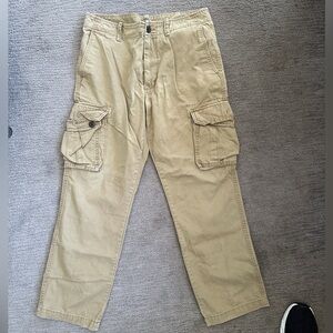 Men’s Old Navy “The Broken-In” Cargo Pants, Size 31/30.  In great condition!